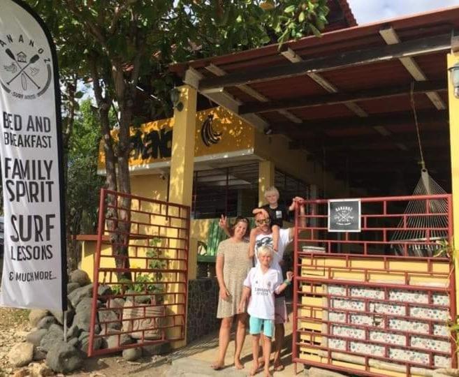 Bananoz Surfhouse Bed and Breakfast Transito Esterno foto